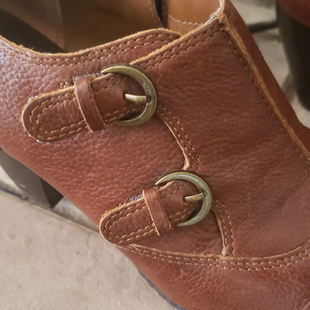 BØC Brown Leather Two Buckle Booties Size 8.5